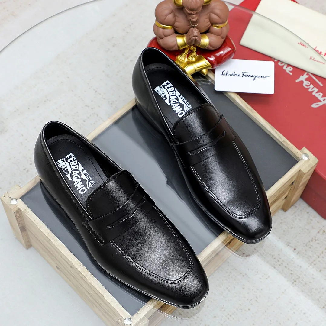 Men's shoes 💰460 🔥Ferragamo's new men's casual slip-on shoes🇨🇳Official website original 1:1 mold, original quality💯Fine workmanship, high-end luxury☘The upper is made of imported Italian first-layer cowhide🌴Luxurious water dyeing🐂Leather lining🍓Rubber wear-resistant and non-slip outsole, breathable and comfortable to wear🍍The first choice for high-grade men, 5 colors available! Code number 38-44 (45.46. Customized)